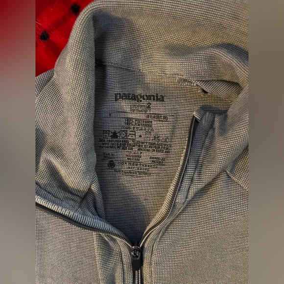 Patagonia Quarter Zip - Picture 3 of 4
